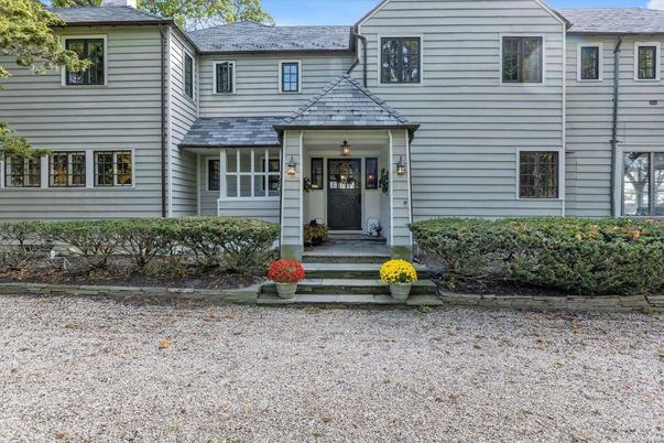 Exterior, Facade, Rowhouse