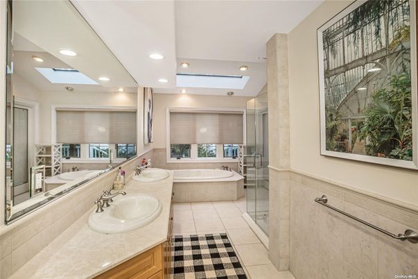 Bathroom, Dual Sink Vanities, Interior, Recessed Lighting