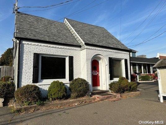 Exterior, Facade, Cape Cod