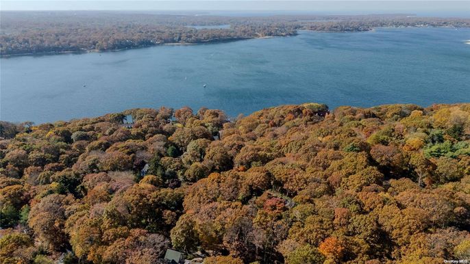Exterior, Lake