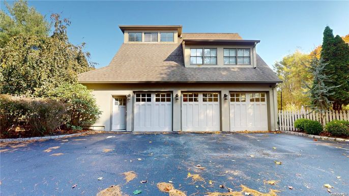 Attached, Exterior, Facade, Split Level