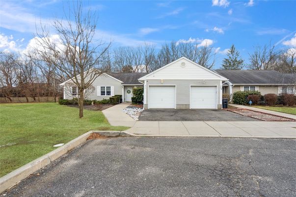 Attached, Exterior, Facade, Ranch