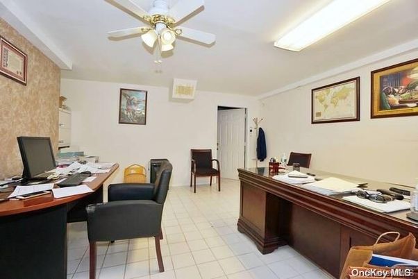 Home Office, Interior