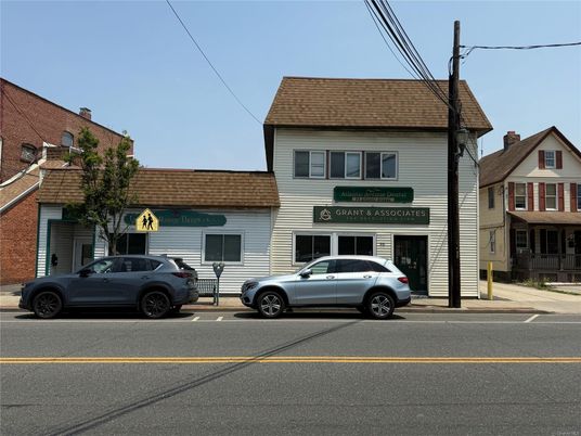 Exterior, Facade, Queen Anne Victorian