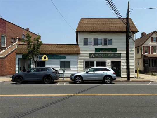 Exterior, Facade, Queen Anne Victorian