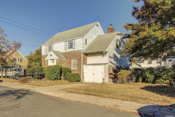 Exterior, Facade, Brick Facade, Cape Cod
