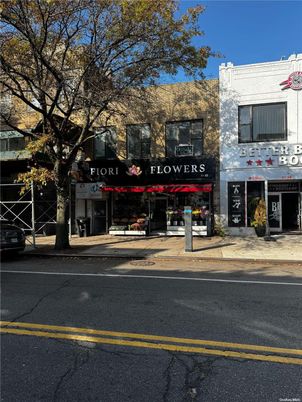 Exterior, Facade, Rowhouse