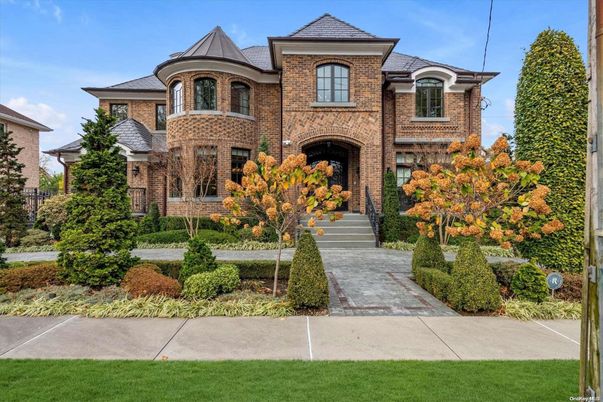 Exterior, Facade, Brick Facade, Queen Anne Victorian