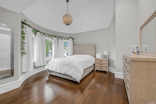 Bedroom, Interior, Pendant Lights, Wood Texture Flooring