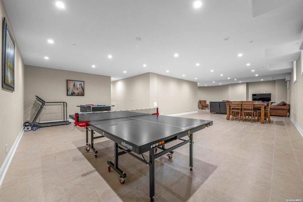 Game Room, Interior, Recessed Lighting