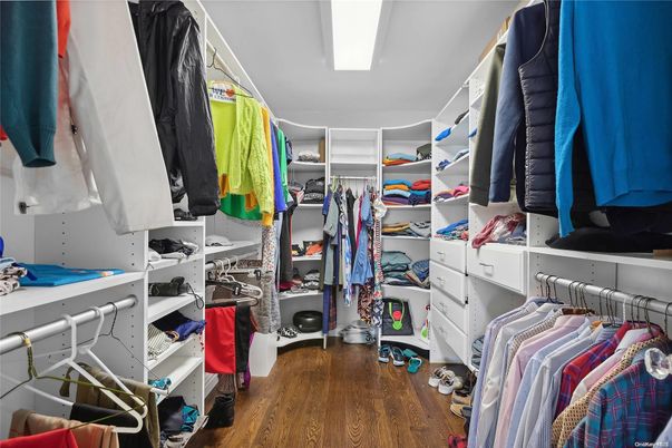Interior, Walk-in Closets, Wood Texture Flooring