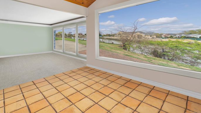 Empty room, Interior, Water
