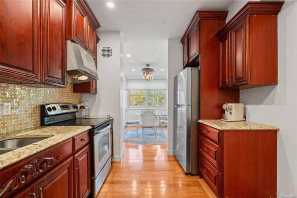 Chandelier, Dining room, Interior, Kitchen, Recessed Lighting, Wood Texture Flooring