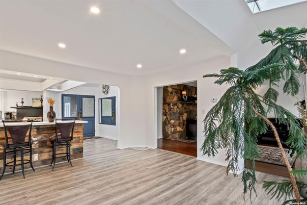 Interior, Recessed Lighting, Wood Texture Flooring
