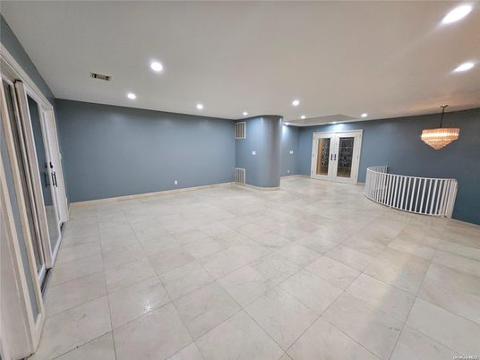 Chandelier, Empty room, Interior, Recessed Lighting