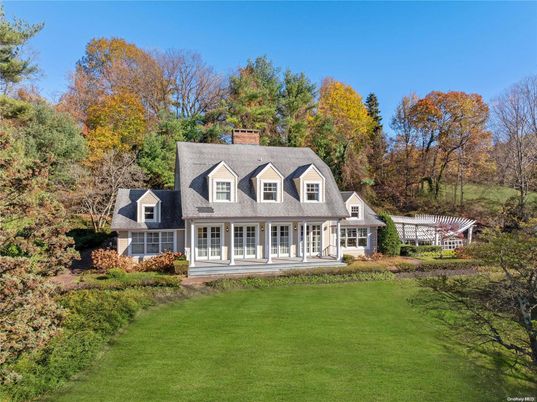 Exterior, Facade, Cape Cod