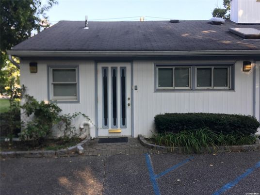 Exterior, Facade, Cape Cod