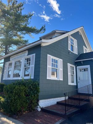 Exterior, Facade, Queen Anne Victorian