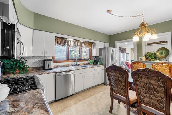 Dining room, Interior, Kitchen, Pendant Lights, Recessed Lighting, Stainless Steel Appliances