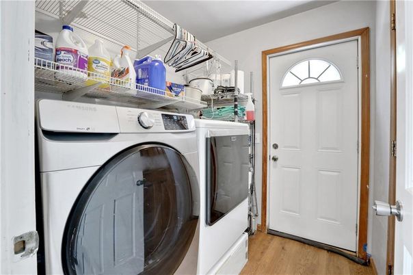 Interior, Utility Closets, Washer, Wood Texture Flooring