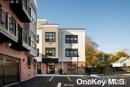 Exterior, Facade, Rowhouse