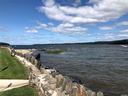 Exterior, Lake