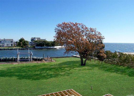 Exterior, Lake