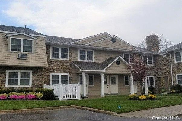 Exterior, Facade, Rowhouse