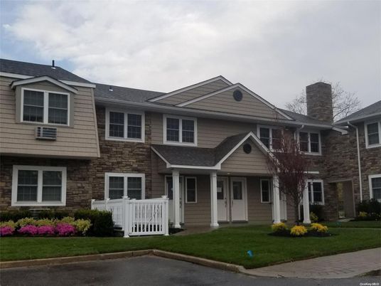 Exterior, Facade, Rowhouse
