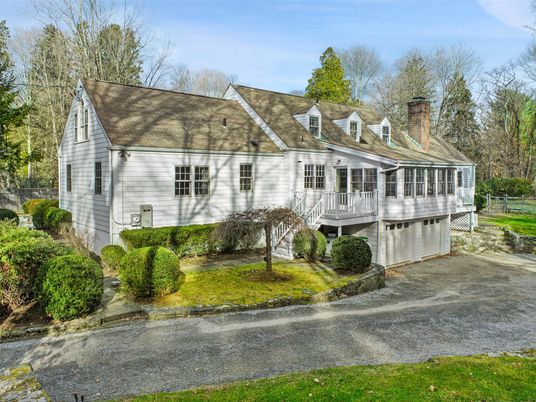 Backyard, Exterior, Facade, Cape Cod