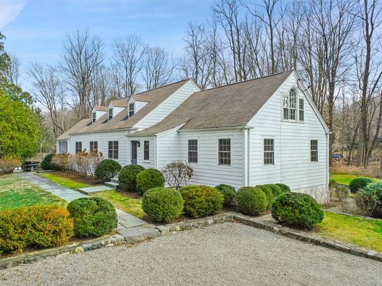 Backyard, Exterior, Facade, Cape Cod