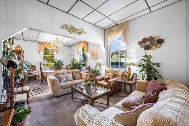 Chandelier, Dining room, Interior, Living room