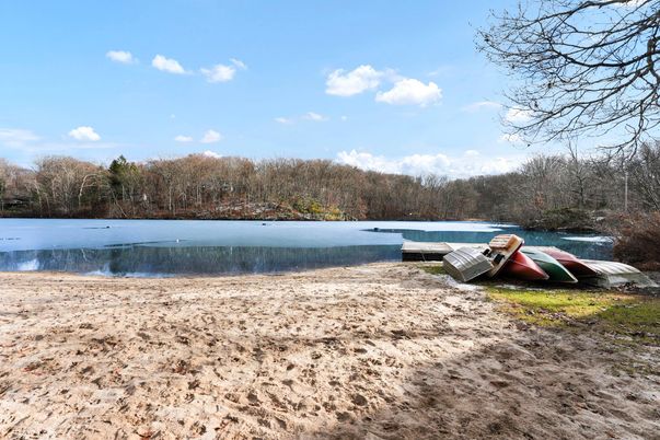 Exterior, Lake
