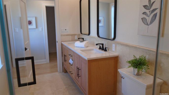Bathroom, Dual Sink Vanities, Interior