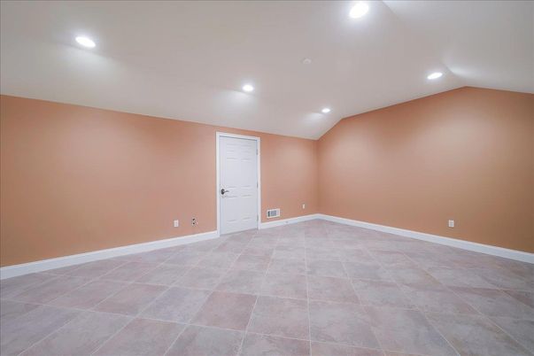 Empty room, Interior, Recessed Lighting