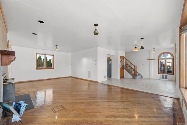 Empty room, Interior, Pendant Lights, Wood Texture Flooring