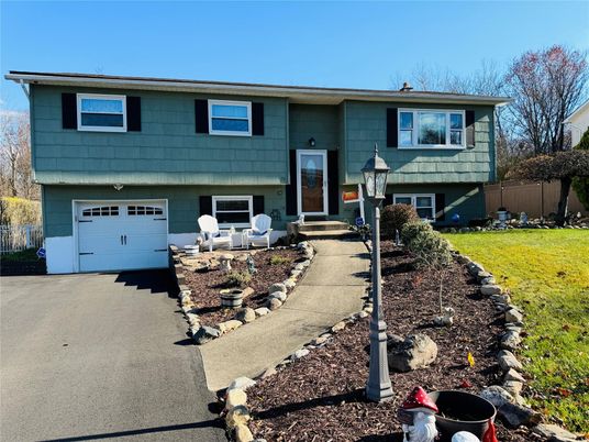 Attached, Exterior, Facade, Raised Ranch