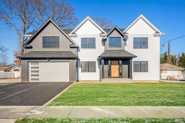 Attached, Exterior, Facade, Farmhouse