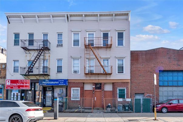 Exterior, Facade, Brick Facade, Rowhouse
