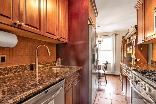 Dining room, Interior, Kitchen, Pendant Lights, Stainless Steel Appliances