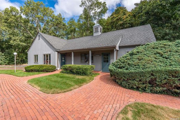 Exterior, Facade, Ranch