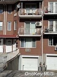 Exterior, Facade, Brick Facade, Rowhouse