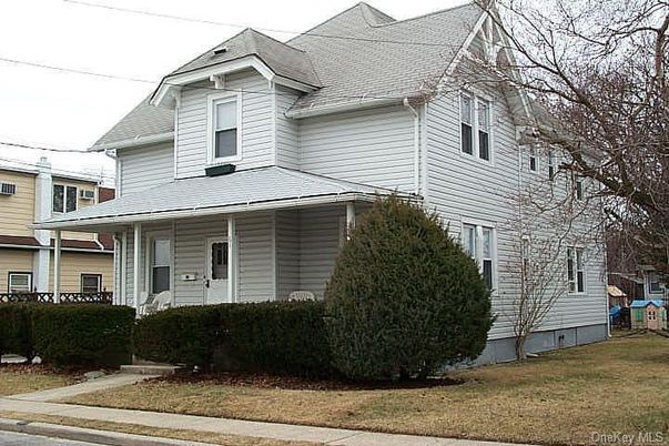 Exterior, Facade, Queen Anne Victorian