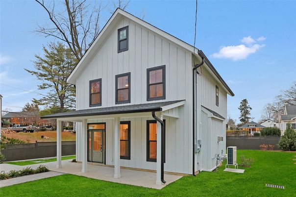 Exterior, Facade, Farmhouse