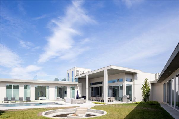 Backyard, Exterior, Facade, Modern