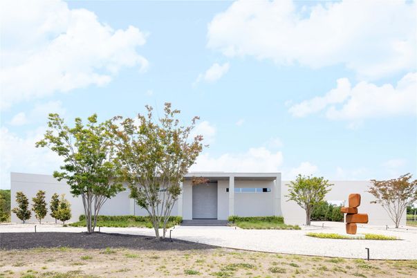 Backyard, Exterior, Facade, Ranch