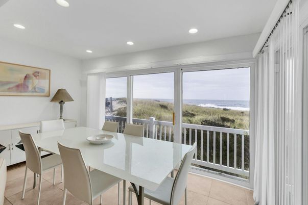 Dining room, Interior, Recessed Lighting