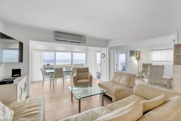 Dining room, Interior, Living room, Water