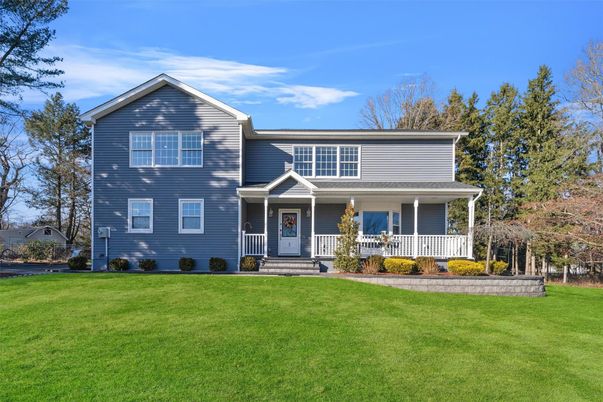 Exterior, Facade, Farmhouse