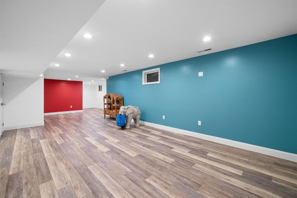 Empty room, Interior, Recessed Lighting, Wood Texture Flooring